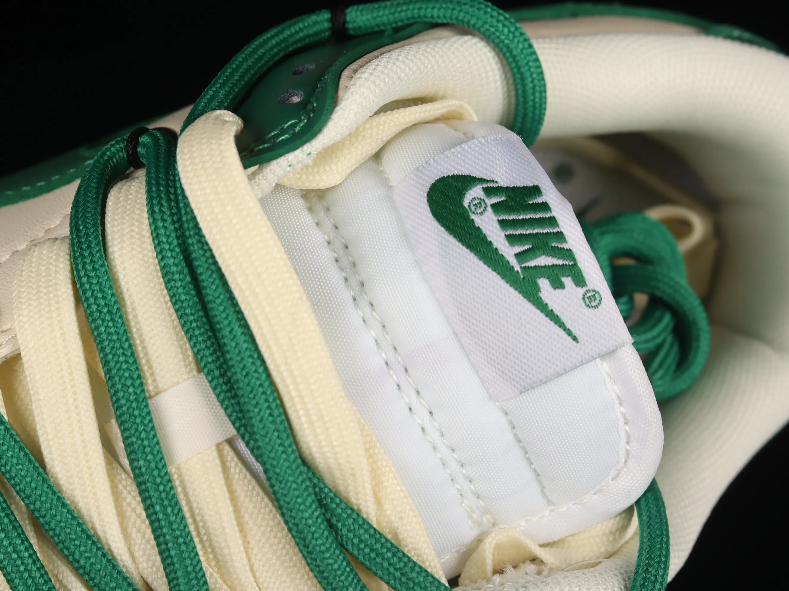 All Categories Nk SB Dunk Series Nk SB Dunk Low Low-top Sneakers Nk Dunk Low White and Green Distressed Tags Customized version of deconstructed strap casual sneakers DD1503-112